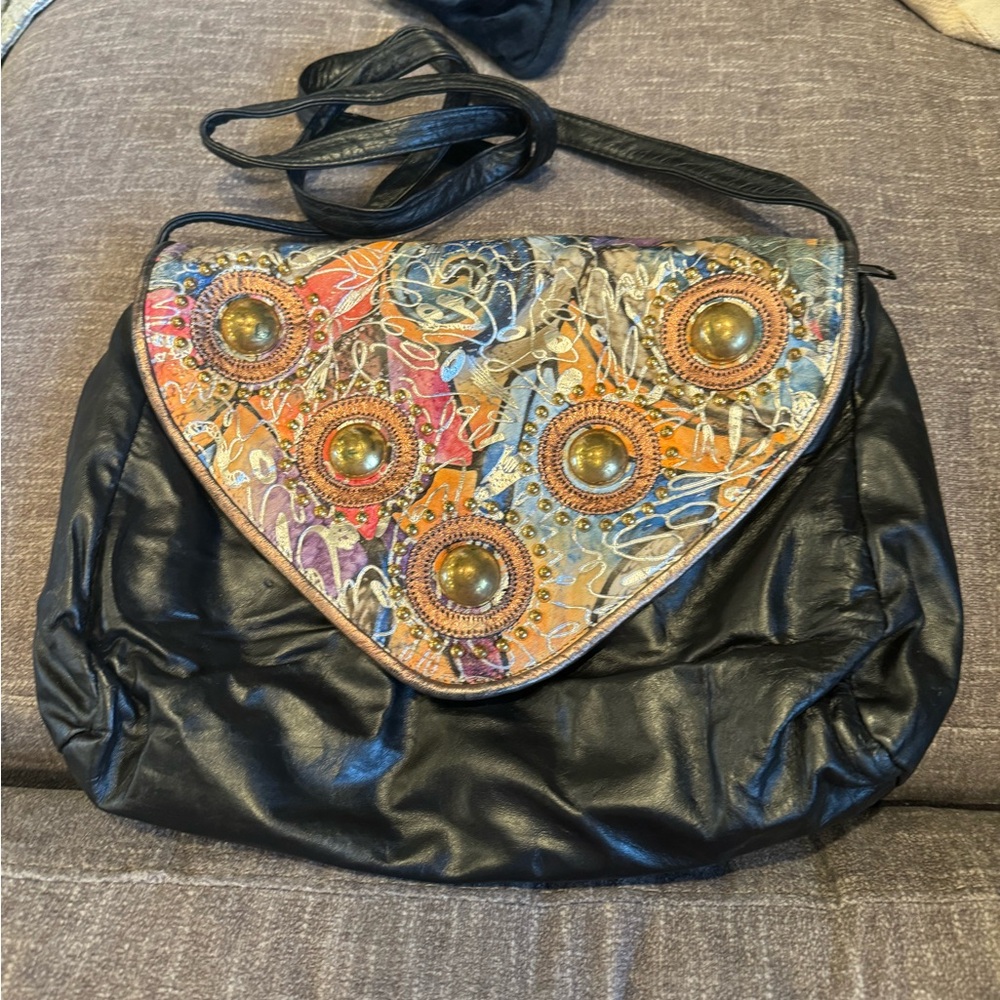 Vintage genuine leather pocketbook. Great condition. Bringing back the 80s
